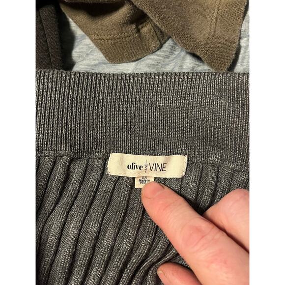 Olive & Vine Gray Skirt – Size 0X – Plus Size Casual Chic - Picture 2 of 2